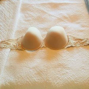 Wacoal Strapless Bra 36DD/fits small like
34DD